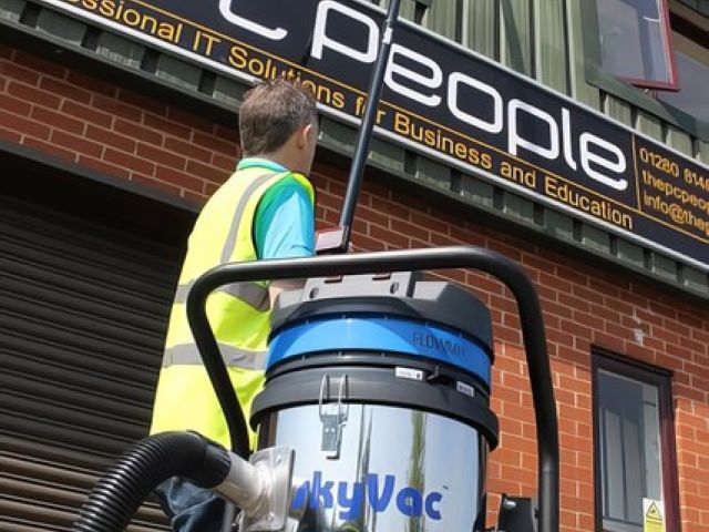 gutter-cleaning (17)-kireth-ai
